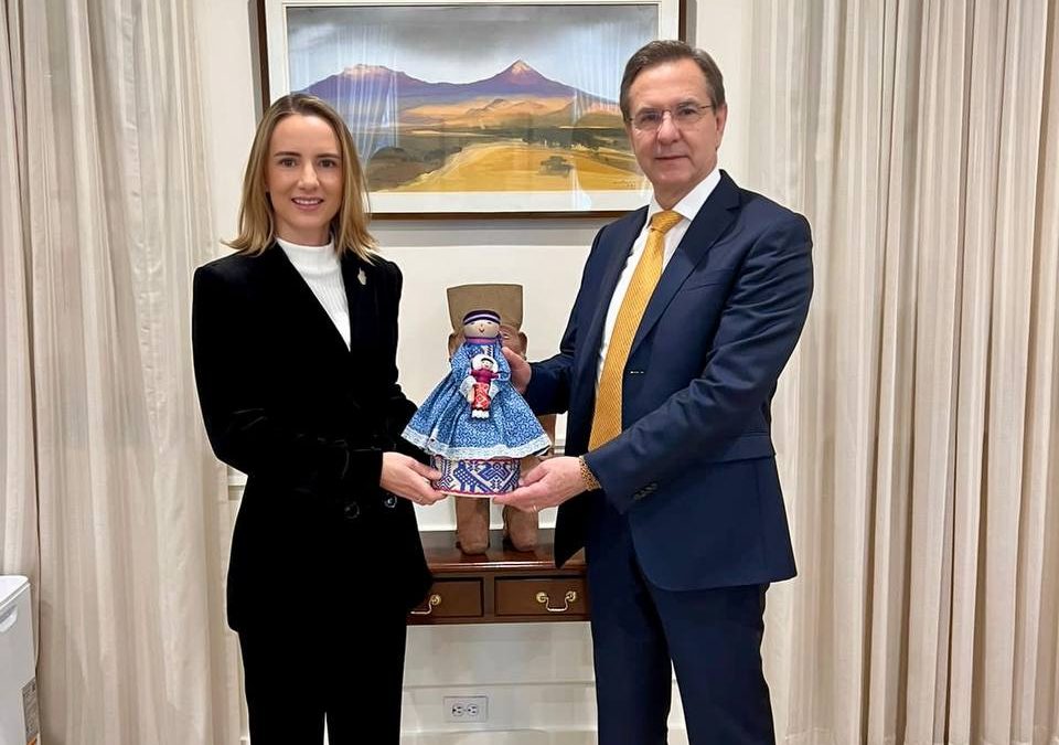 Acude Paloma Palacios a reunión de gobernadores en EEUU