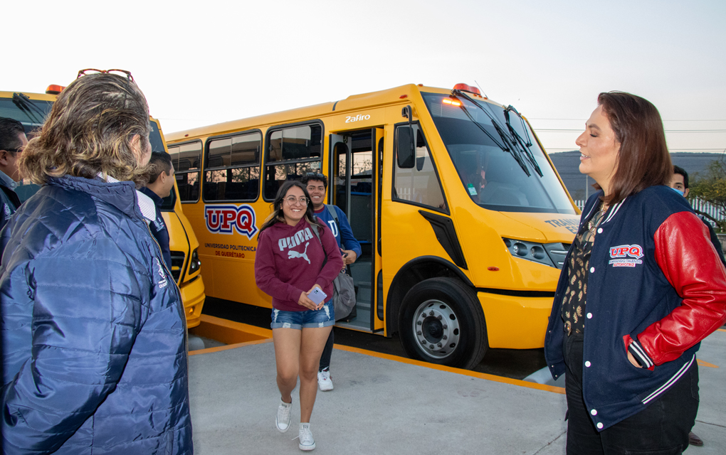 Renueva UPQ unidad de transporte estudiantil