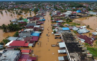 Tragedia en Indonesia: Lluvias torrenciales causan inundaciones mortales, con al menos 10 víctimas