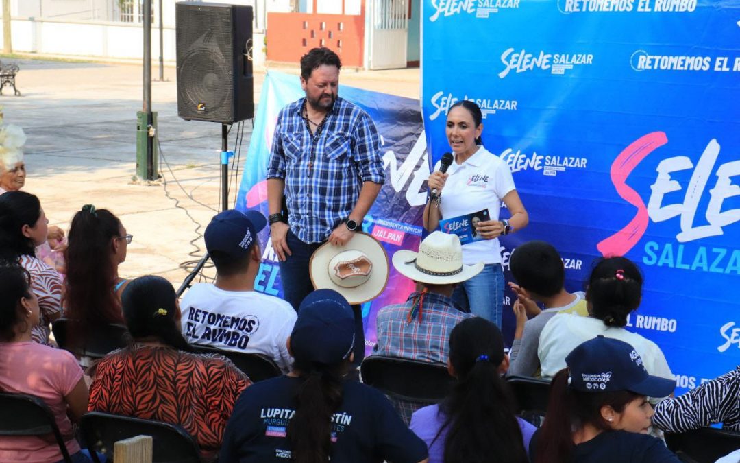 Mejorar caminos de terracería ofrece Selene Salazar