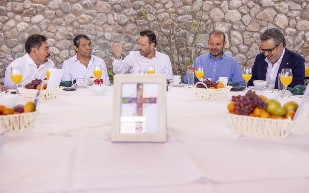 Celebran arquitectos Día de la Santa Cruz