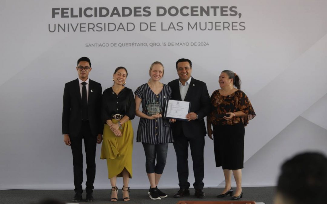 Universidad de las Mujeres festeja a sus maestras y maestros en su día