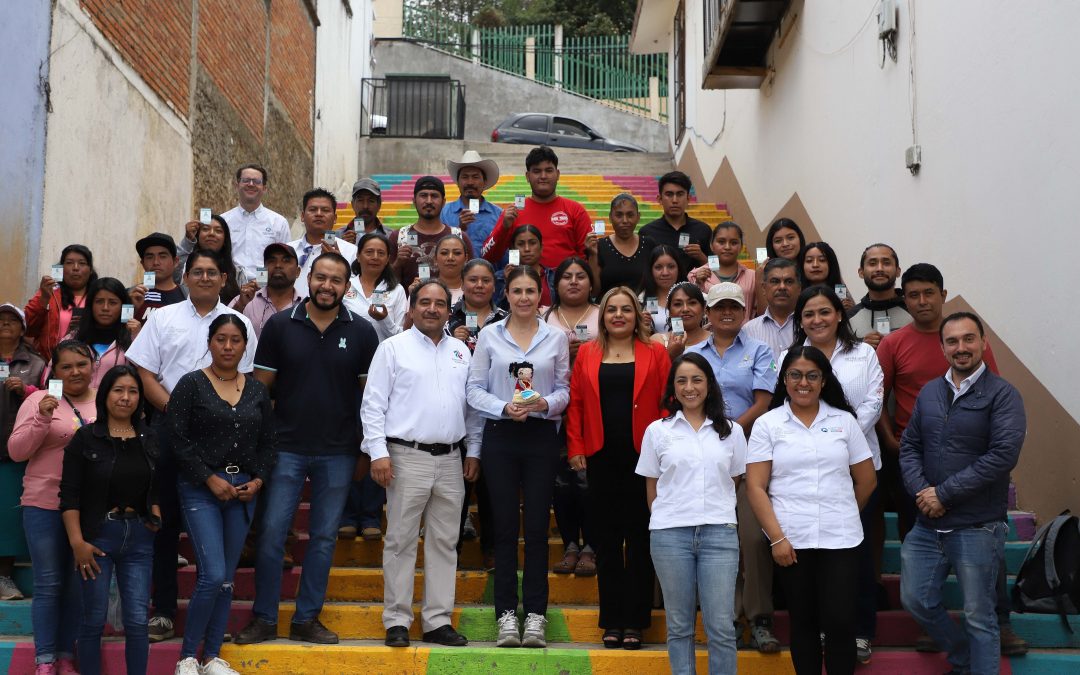Entrega SECTUR credenciales a guías de turistas de la Sierra Gorda