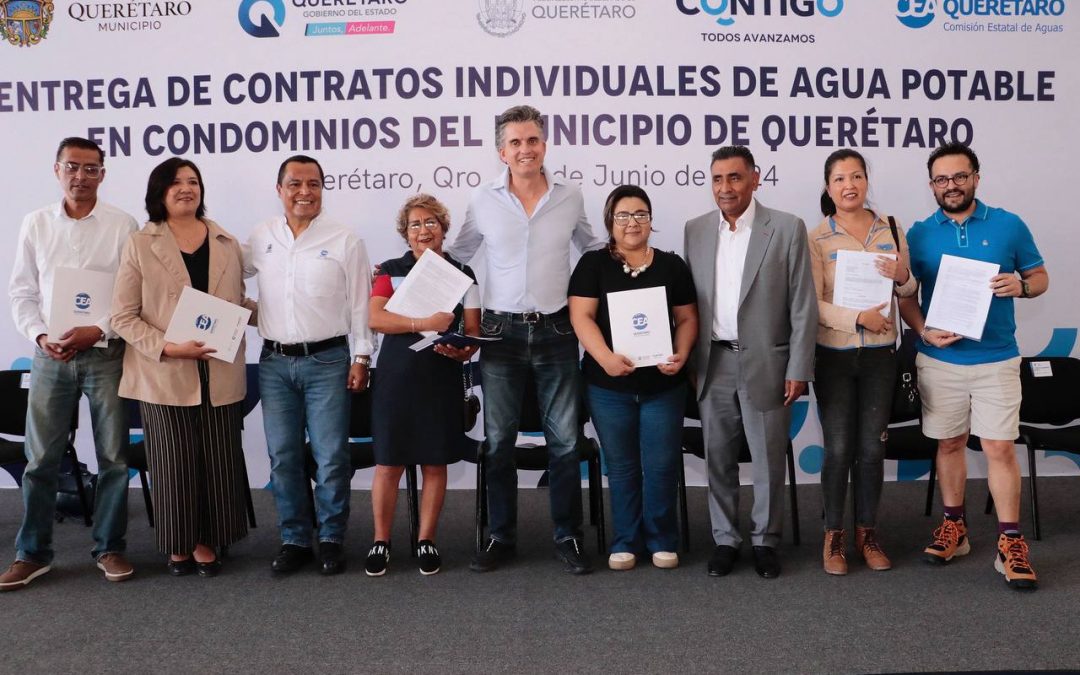 Entrega la CEA 800 contratos de agua a capitalinos