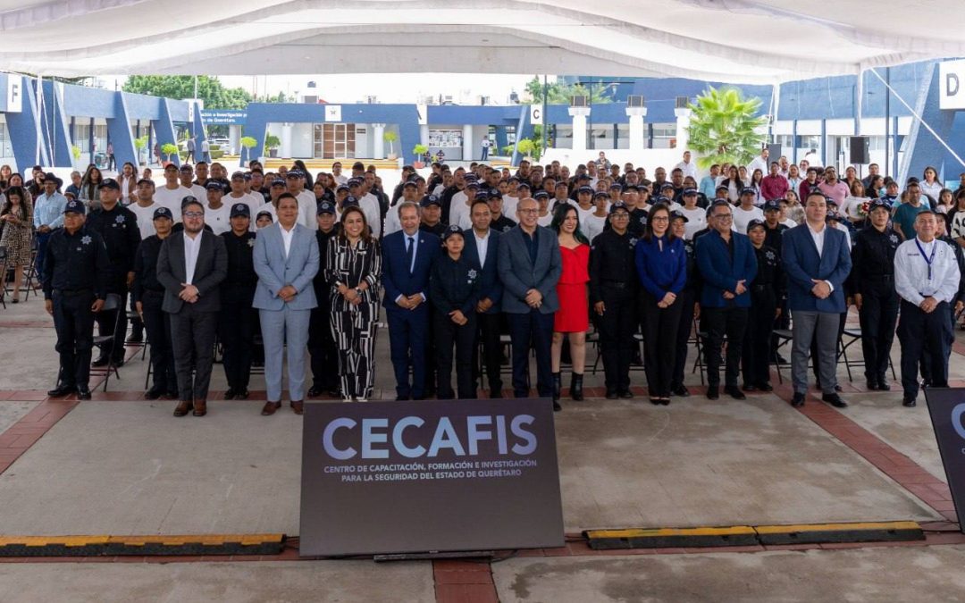 Entrega CECAFIS 40 nuevos policías de proximidad a Querétaro