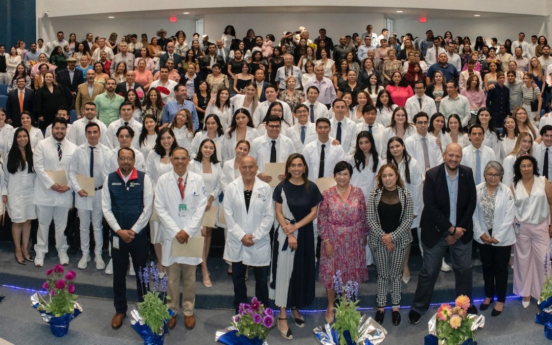Secretaria de Salud preside ceremonia de Bienvenida y Clausura de Médicos Internos de Pregrado en el HGQ