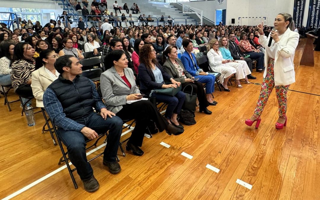 Capacitan a docentes en fortalecimiento del desempeño de funciones directivas
