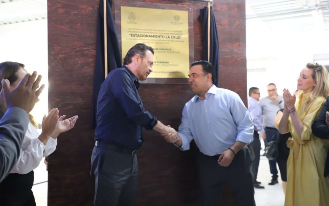 Entregan Luis Nava y Mauricio Kuri nuevo estacionamiento de La Cruz