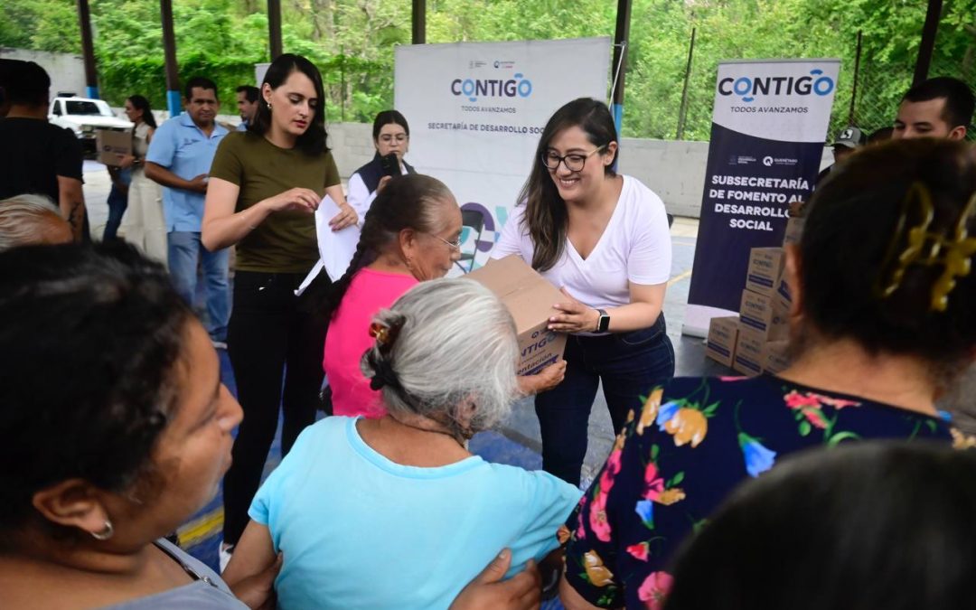 Entrega SEDESOQ apoyo alimentario en Pinal de Amoles