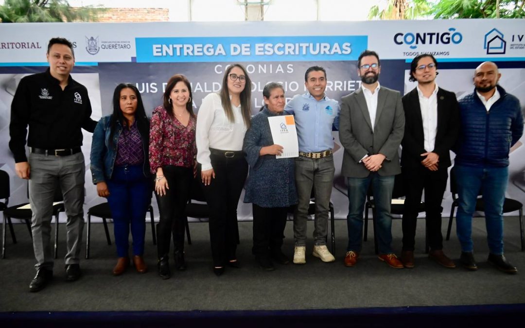 Entregan SEDESOQ e IVEQ escrituras en el municipio de Corregidora