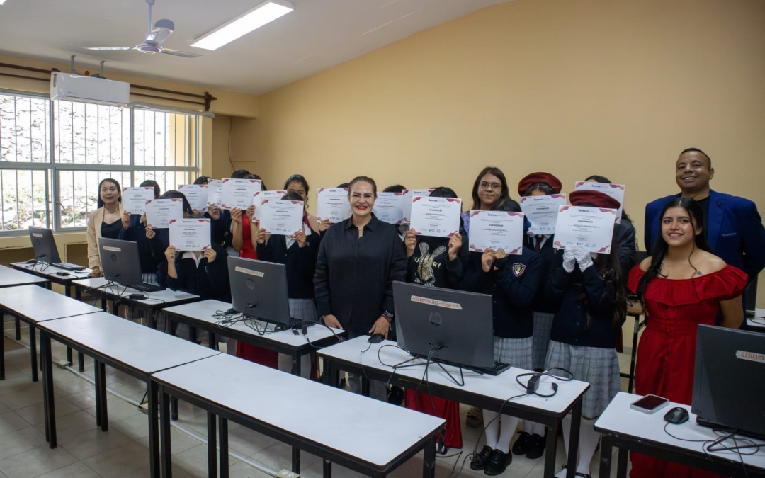 Promueve IQM habilidades de computación con perspectiva de género en Maconí