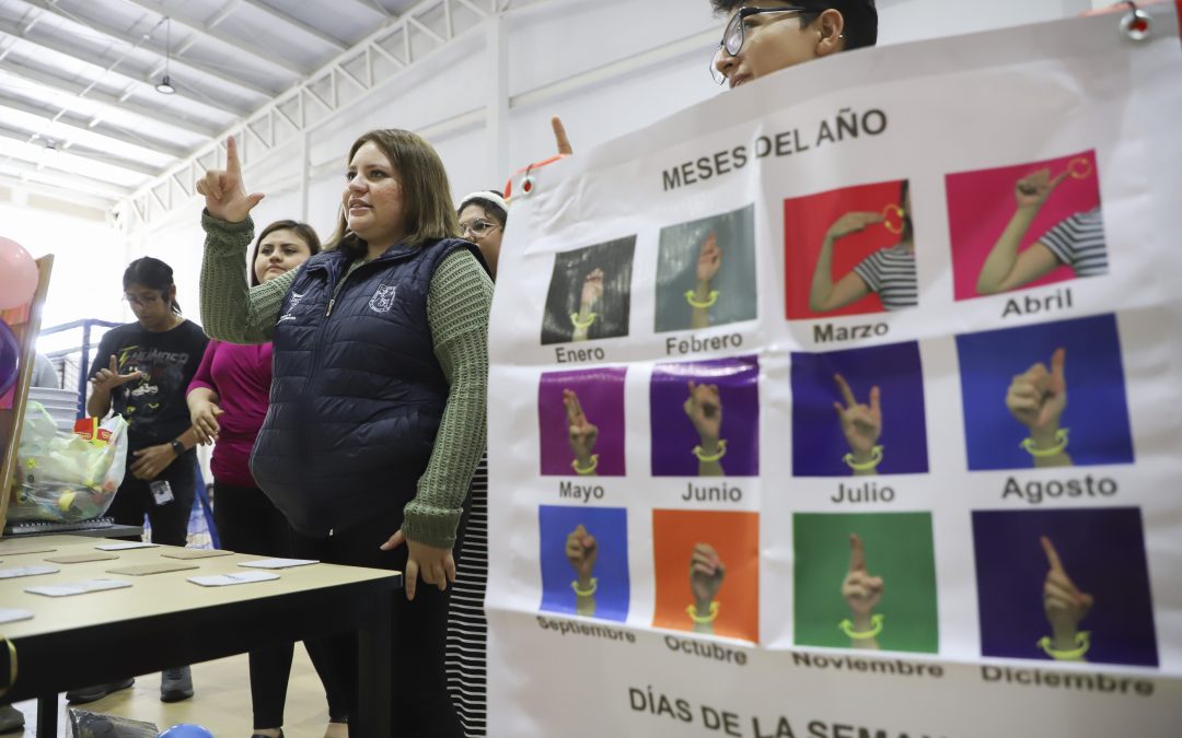 Concluyen colaboradores UAQ capacitación en Lengua de Señas Mexicana y Sistema Braille