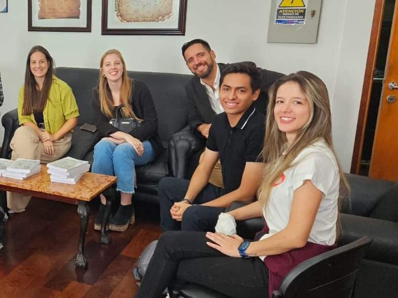 Continúa estudiante de Derecho UAQ su formación en Argentina