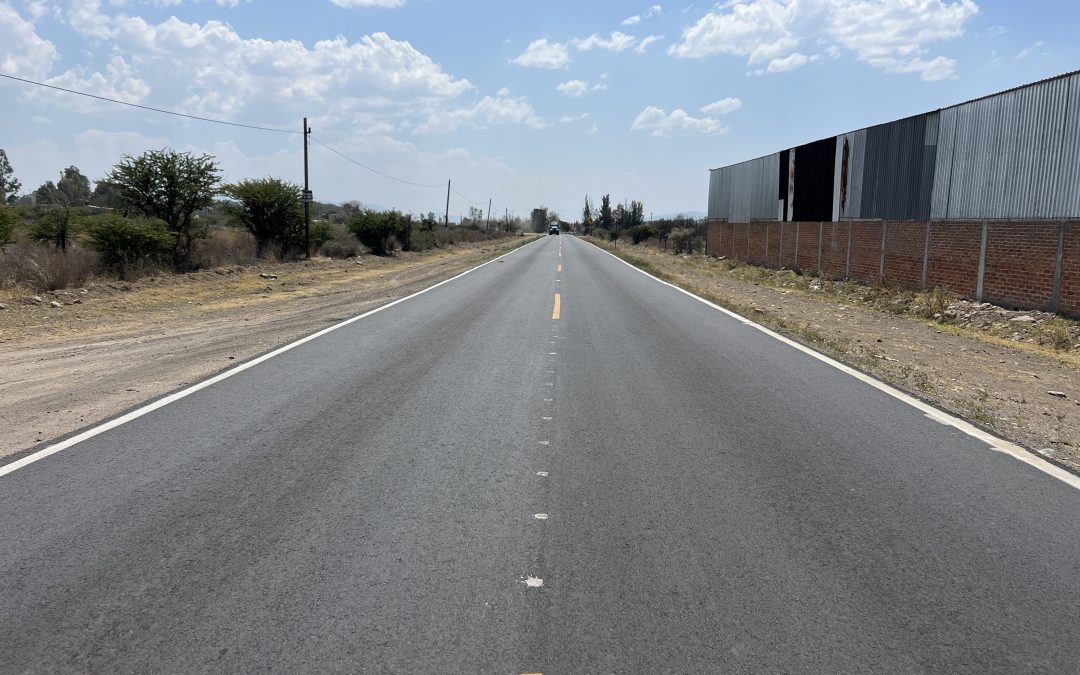 Rehabilitan autoridades carretera estatal de acceso a San Isidro, Corregidora
