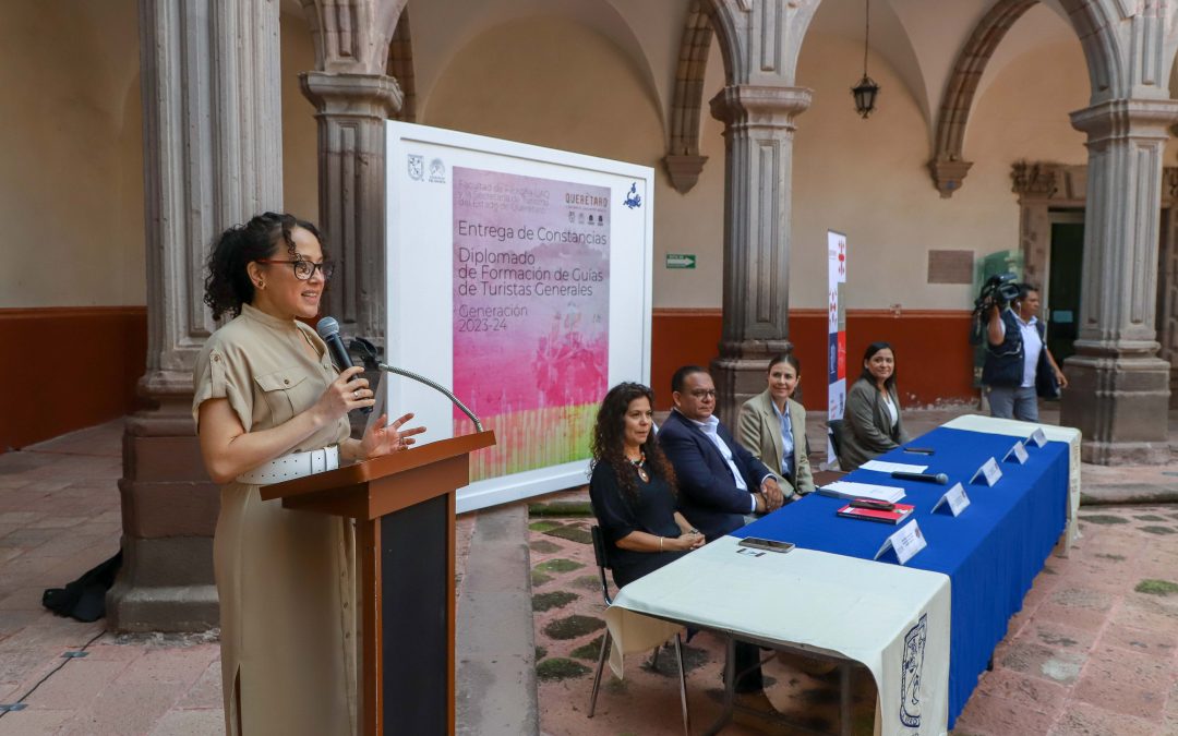 Entrega SECTUR y UAQ diplomas a nuevos guías de turistas