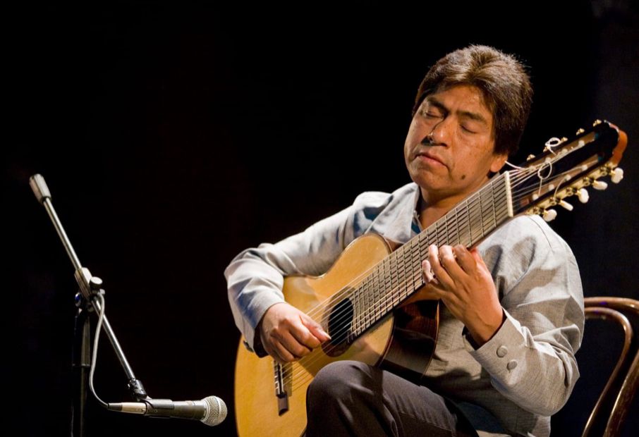 Brilla docente jubilado UAQ en República Checa, en Festival Internacional