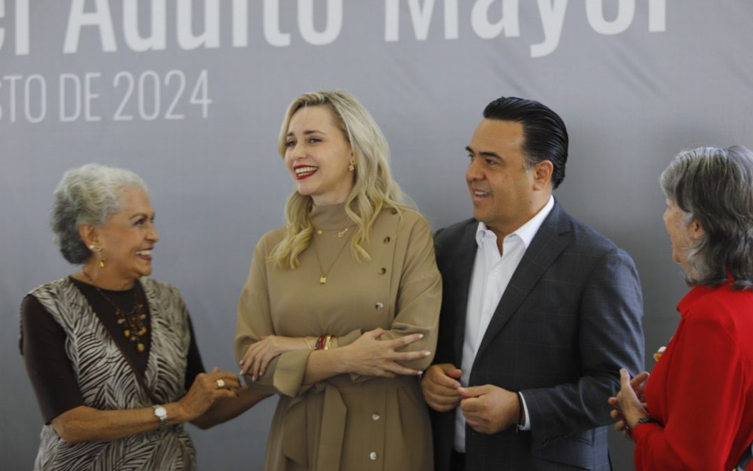 Luis Nava y Arahí Domínguez acuden a celebración por el Día del Adulto Mayor