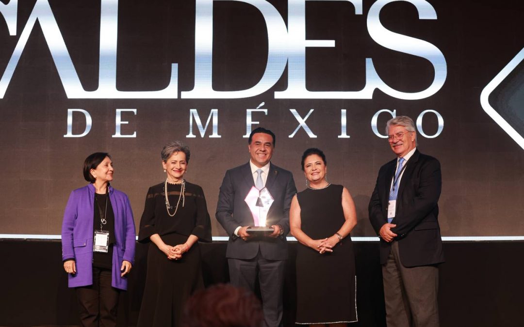 Recibe Luis Nava Premio por el Centro de Innovación y Tecnología Creativa, BLOQUE