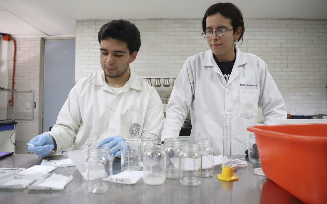 Recibe Química UAQ donativo en beneficio de sus estudiantes