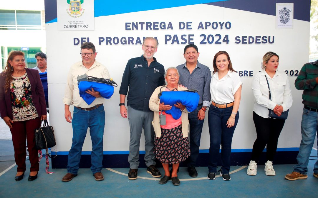 Entrega Marco Del Prete apoyo a comerciantes de Cadereyta