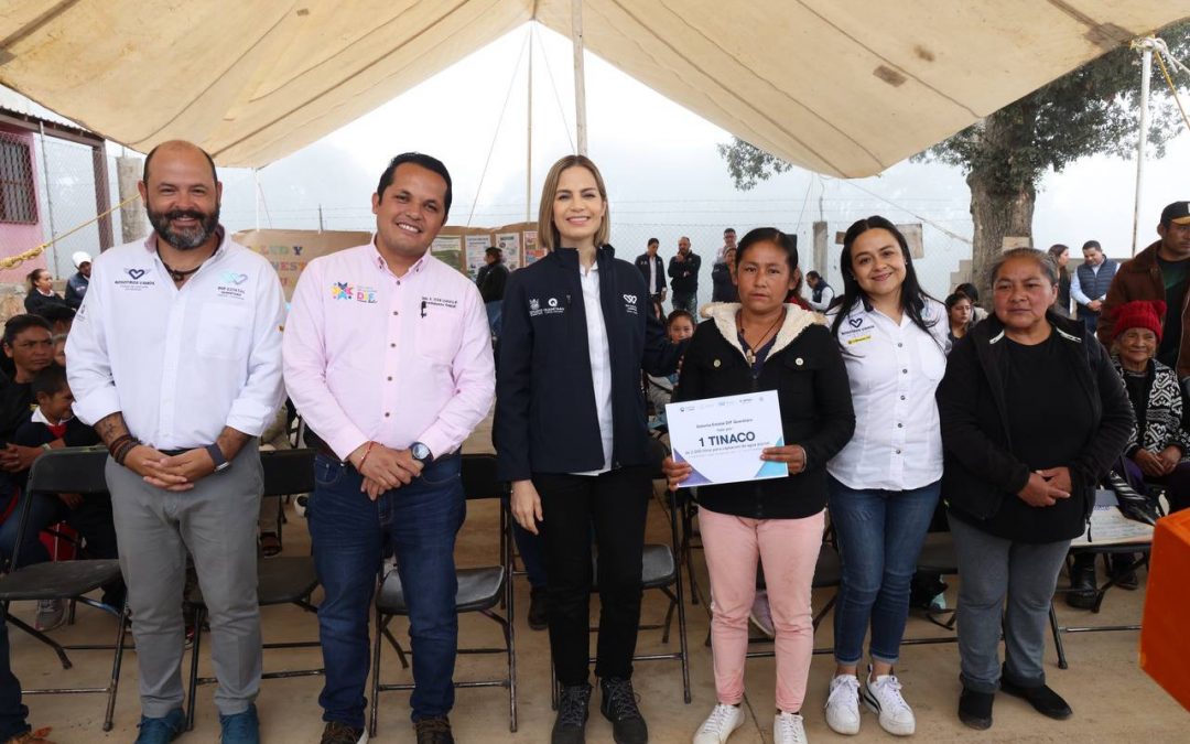 Beneficia SEDIF con tinacos a mujeres de Pinal de Amoles