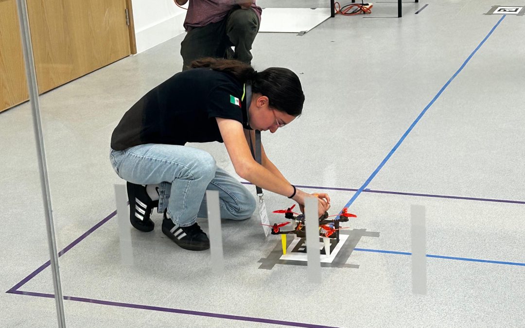 Compite talento queretano con drones autónomos en Reino Unido