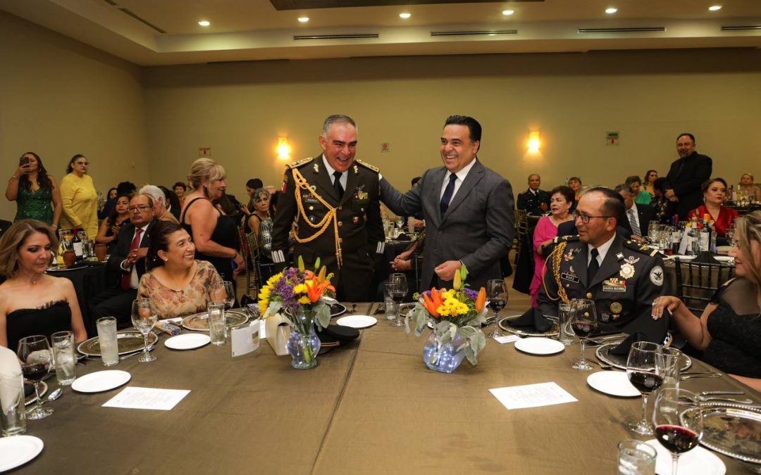 Recibe Luis Nava reconocimiento de la Asociación de Militares Retirados