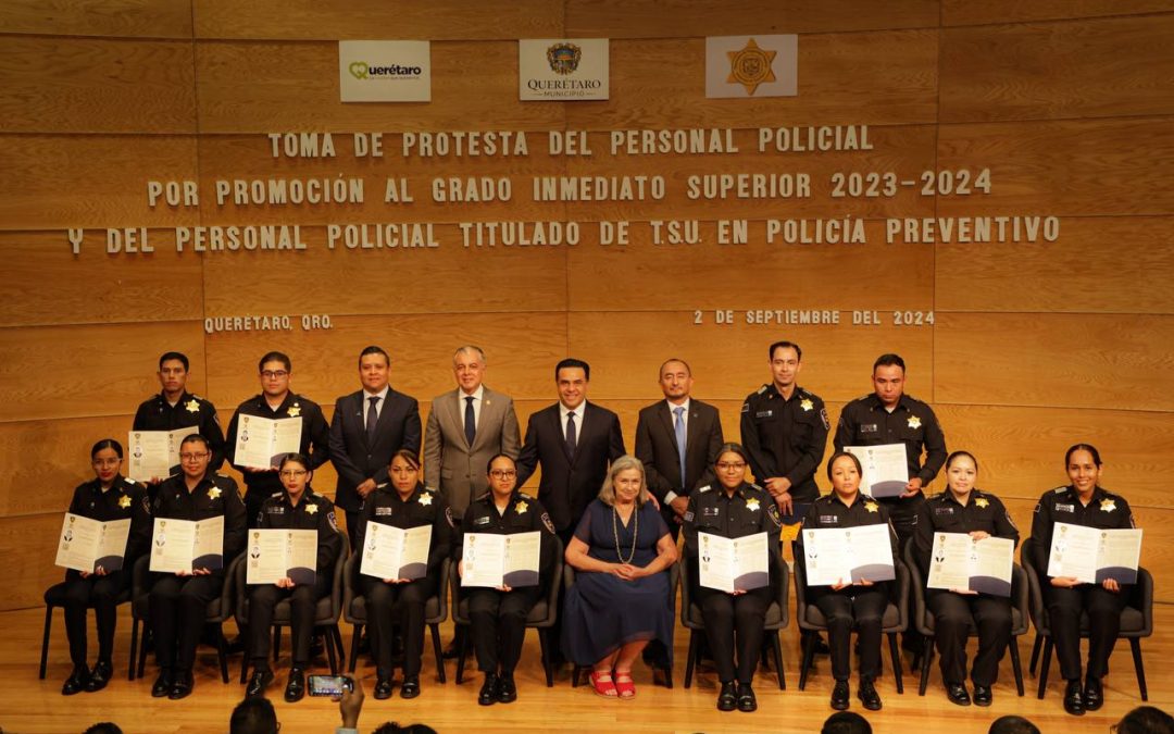 Luis Nava toma protesta a 24 Policías ascendidos de grado y 13 titulados TSU en Policía Preventivo