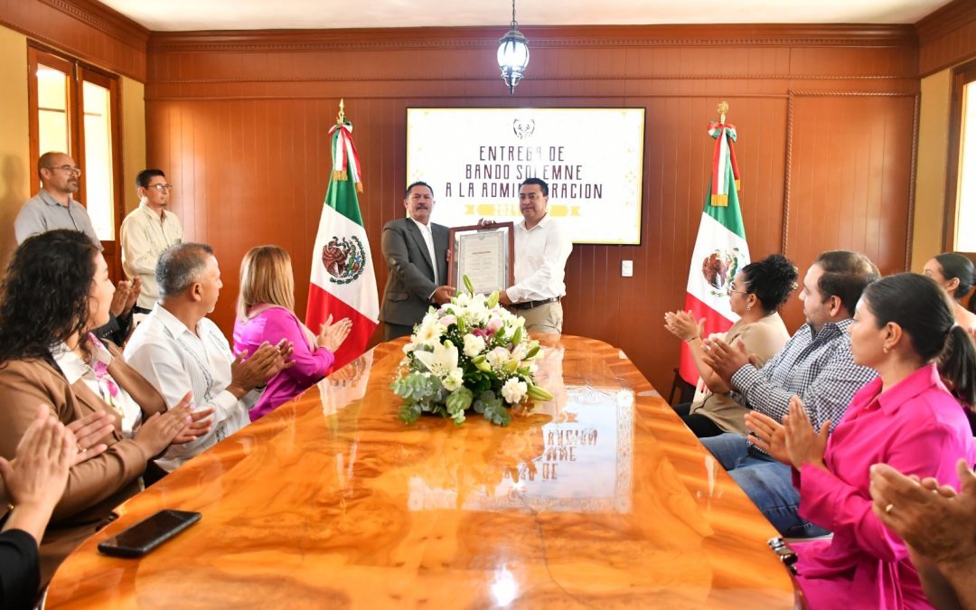 Recibe Rubén Hernández Bando Solemne