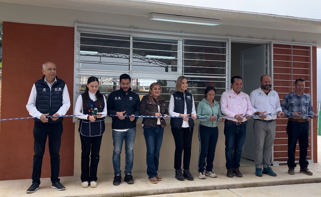 Inauguran espacio alimentario en preescolar, primaria y secundaria de La Barranca, Pinal de Amoles