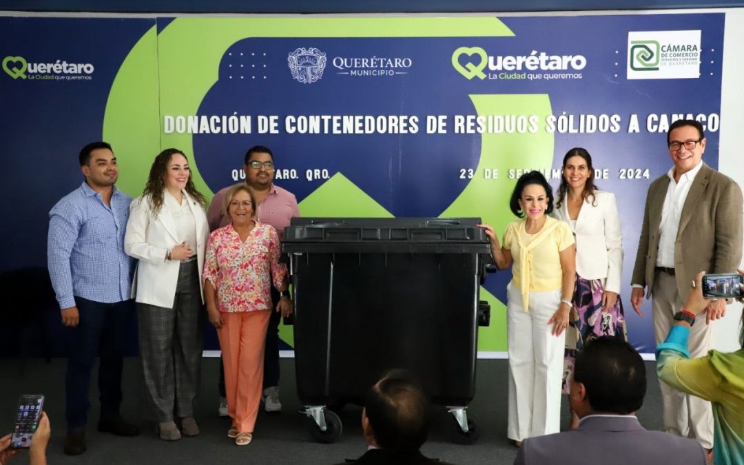 Dona Municipio de Querétaro 350 contenedores de residuos a la CANACO