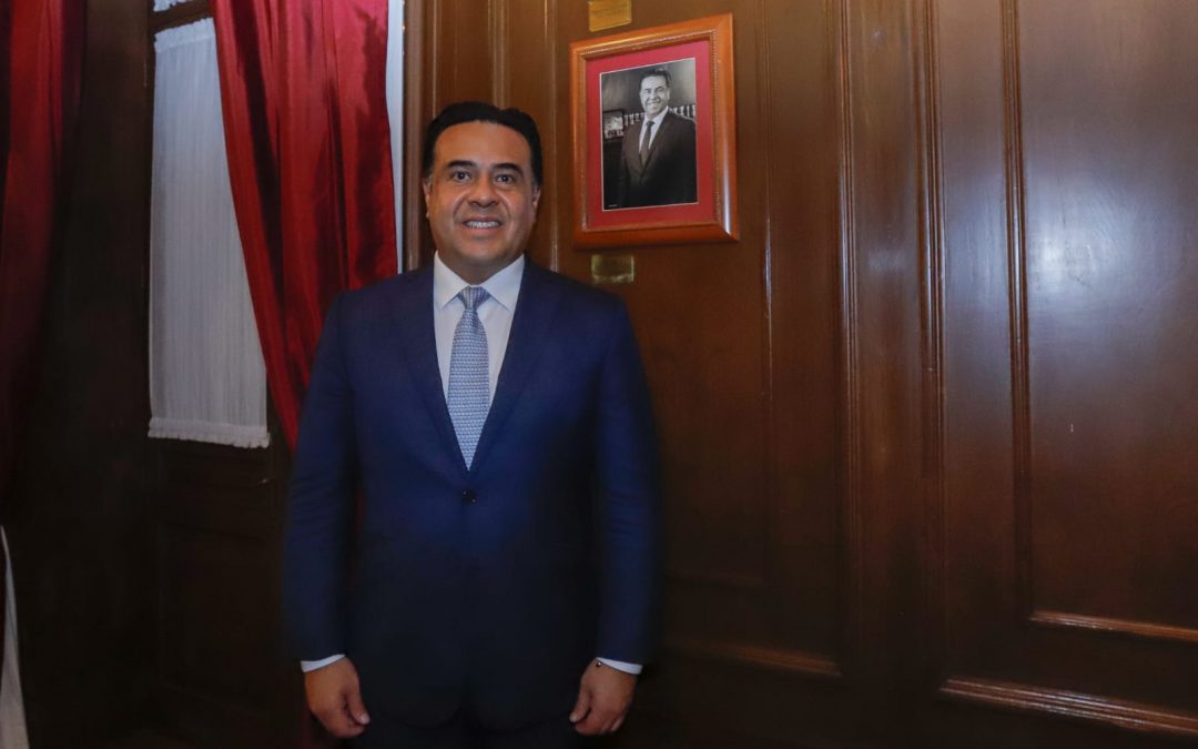 Se colocaron las fotos de Luis Nava y Miguel Parrodi en la pared de Presidentes del Salón de Cabildo