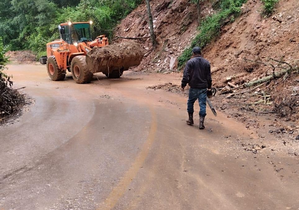 CEI continúa con el mantenimiento de vialidades en la Sierra