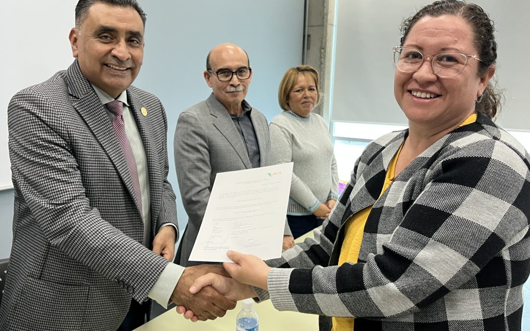 Entregan nombramientos a docentes de CECyTEQ