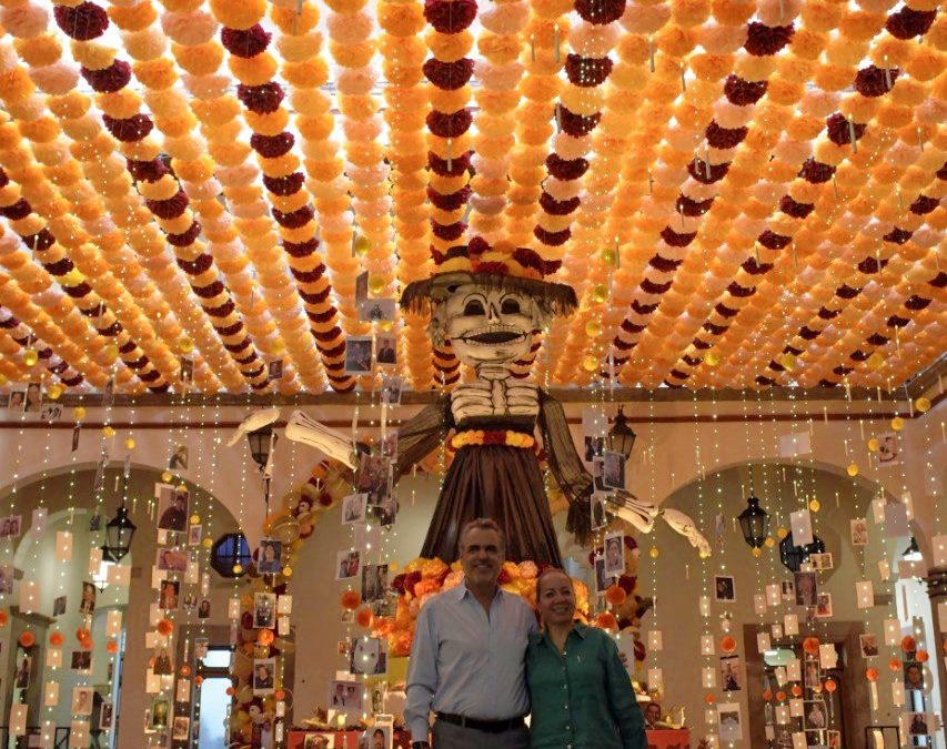 Oficial Mayor inaugura altar de muertos en el Palacio de La Corregidora