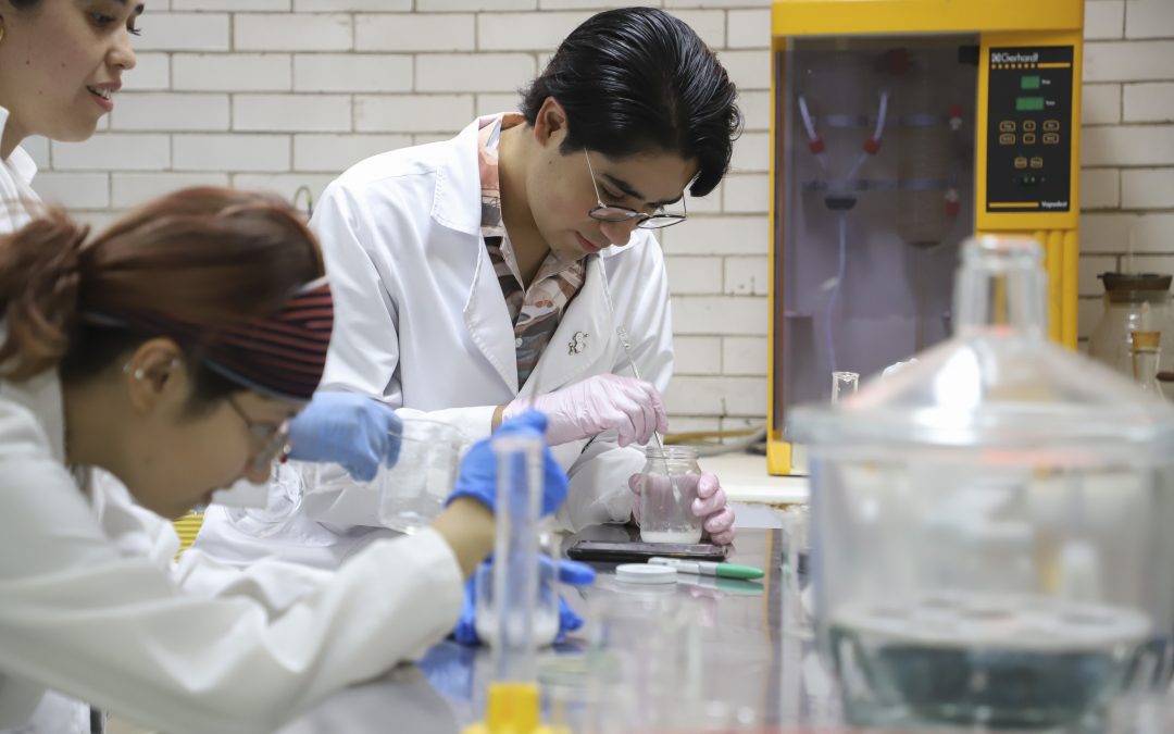 Desde la Química, forma UAQ profesionales en el área de la salud