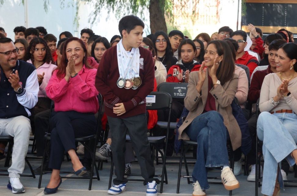 Reconocen a medallistas de bachillerato de los Paranacionales CONADE 2024