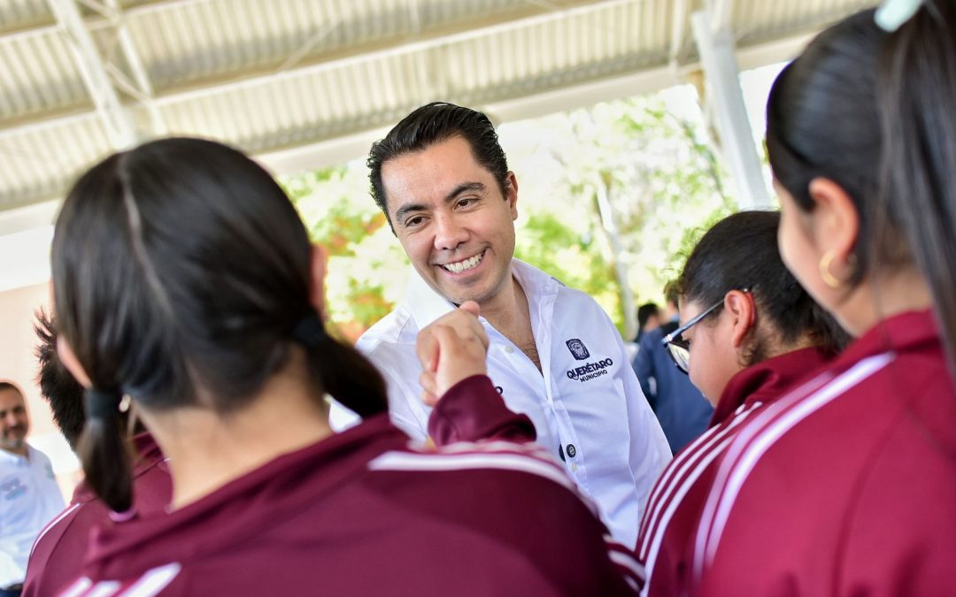 Entrega Felifer Macías rehabilitación de canchas en la Secundaria Técnica No. 12 «Manuel Altamirano»