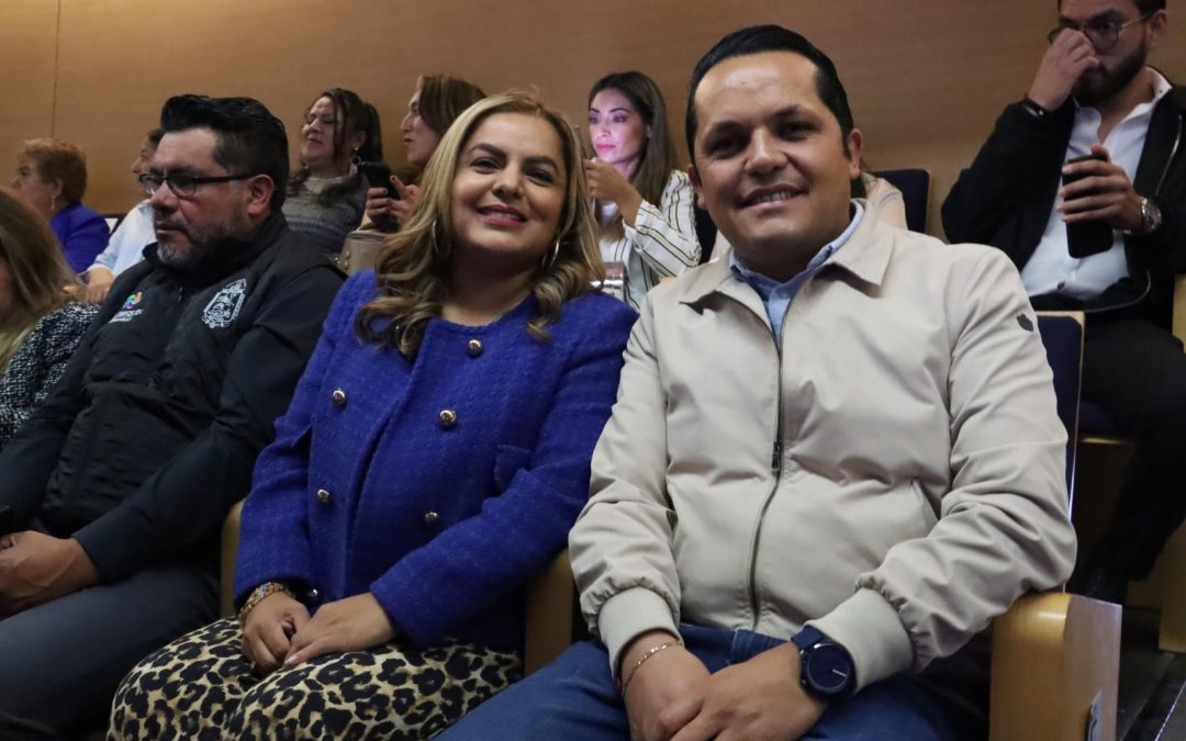 Asiste Lupita Ramirez Plaza al tercer informe de actividades de Car Herrera de Kuri