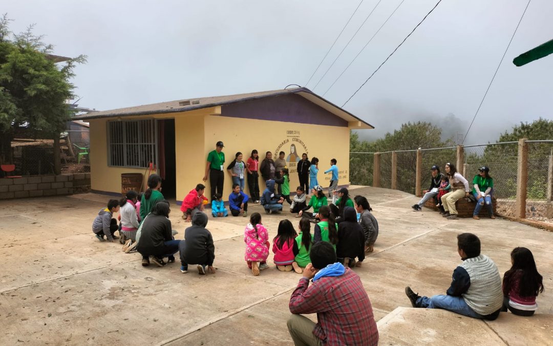 Difunden jóvenes UAQ educación ambiental en comunidades de la Sierra Gorda