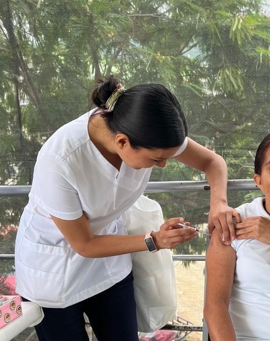 Llama SESA a grupos vulnerables a vacunarse contra la influenza