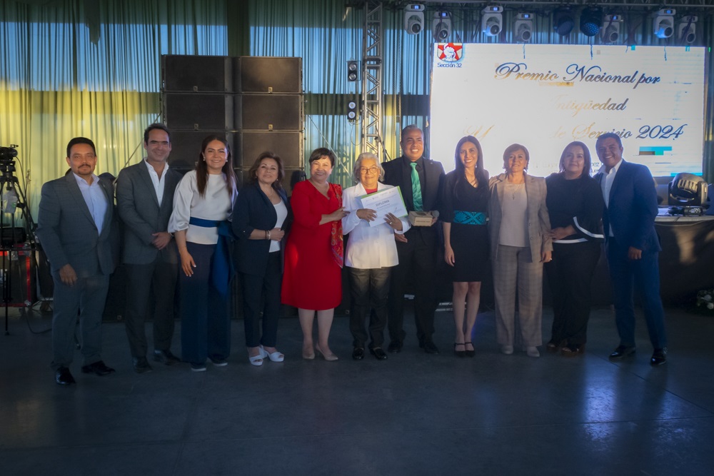 Entrega SESA reconocimiento a Trabajadores por Antigüedad y Años de Servicio