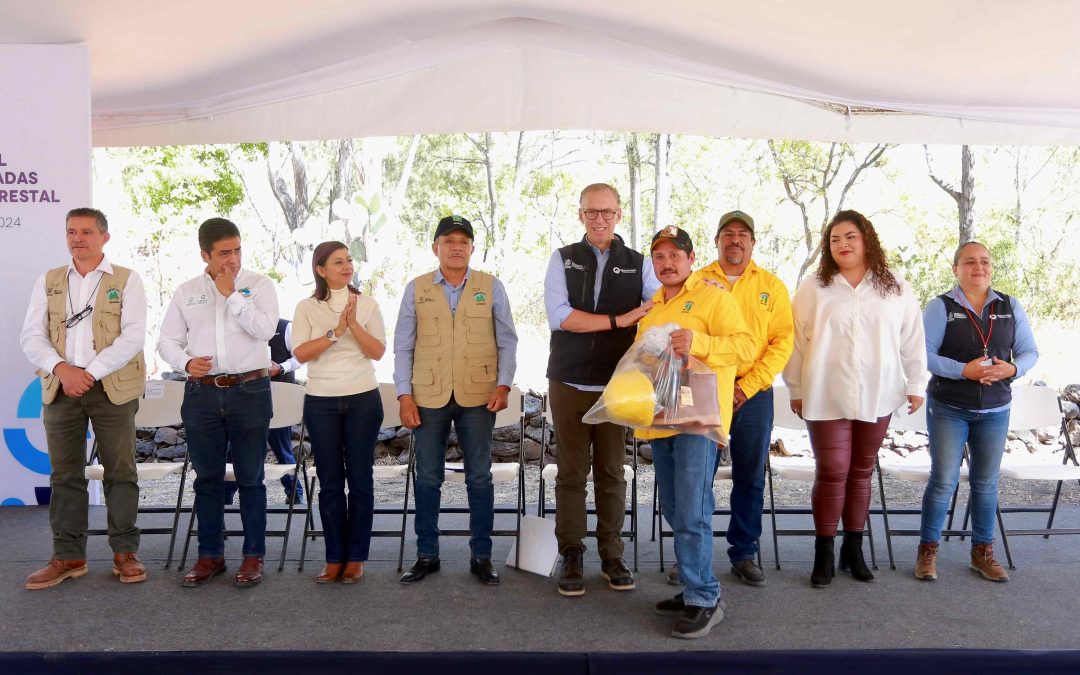 Entrega Marco Del Prete equipamiento a brigadas forestales y contra incendios