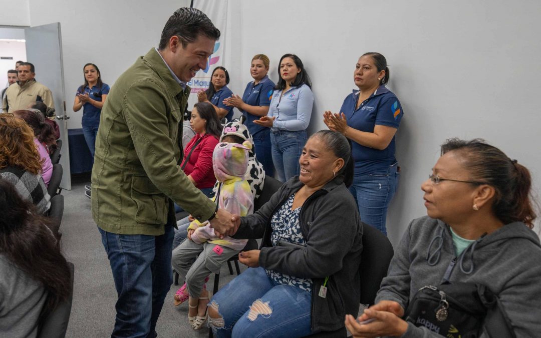 Rodrigo Monsalvo entrega apoyos ortopédicos a población vulnerable