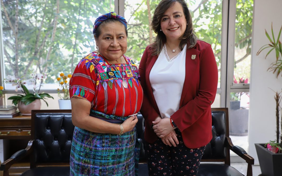 Recibe rectora UAQ, Dra. Silvia Amaya, a la Premio Nobel de la Paz, Rigoberta Menchú