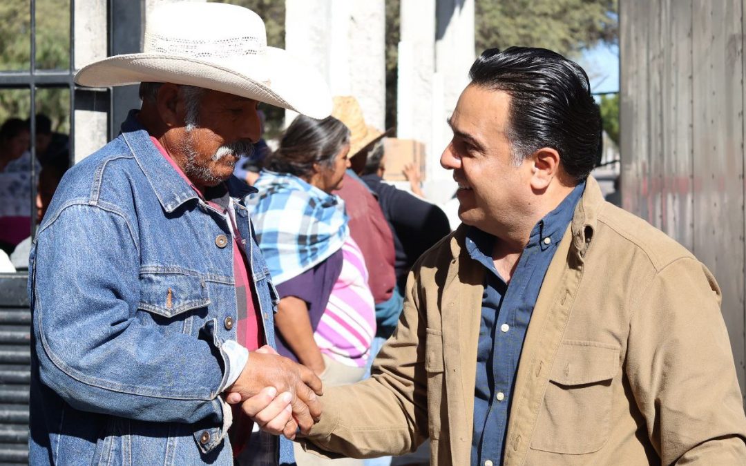 Entrega SEDESOQ apoyos alimentarios en El Marqués