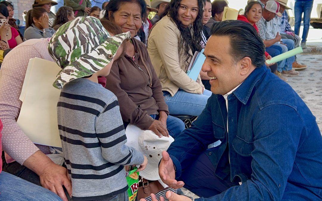 Entrega SEDESOQ obras sociales en cuatro comunidades de Huimilpan