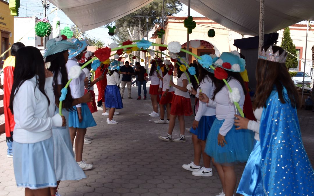 Realizan secundarias de la USEBEQ primer tianguis turístico de pueblos mágicos
