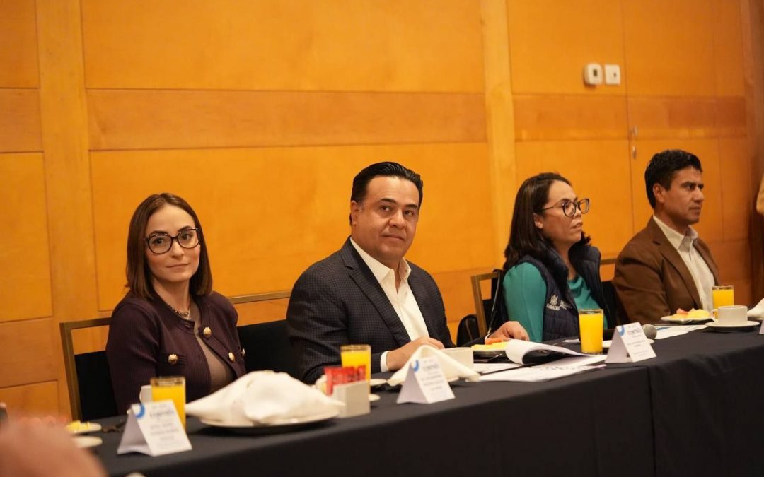 Trabajo en equipo para que las familias de Querétaro vivan mejor: Luis Nava