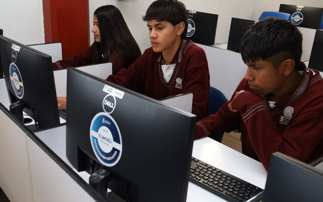 COBAQ EMSAD 6 de El Coyote recibe equipo de cómputo